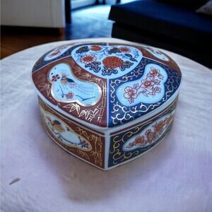 Vintage Japanese Jewelry Trinket, Gold Decor Flower design. *Pre-Owned*